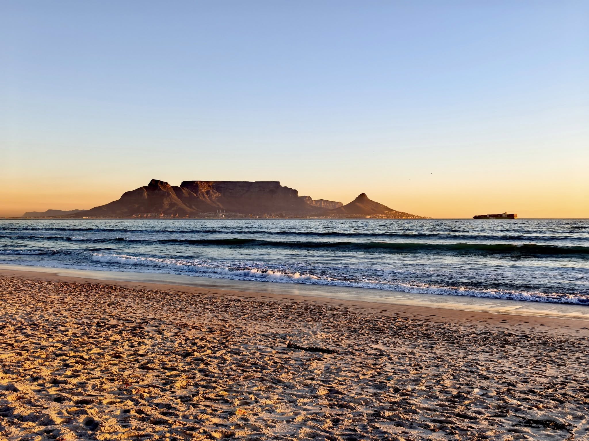 Bloubergstrand at golden hour